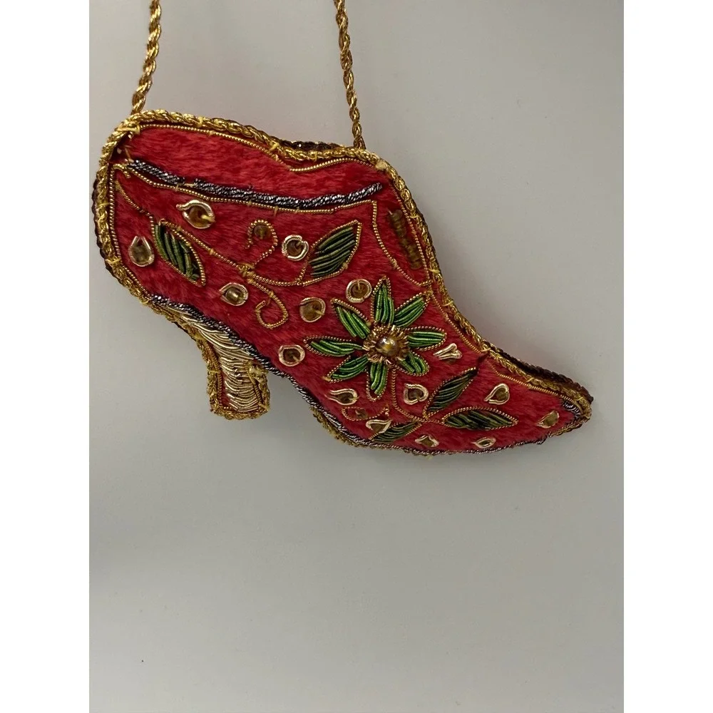 Unbranded intricately detailed